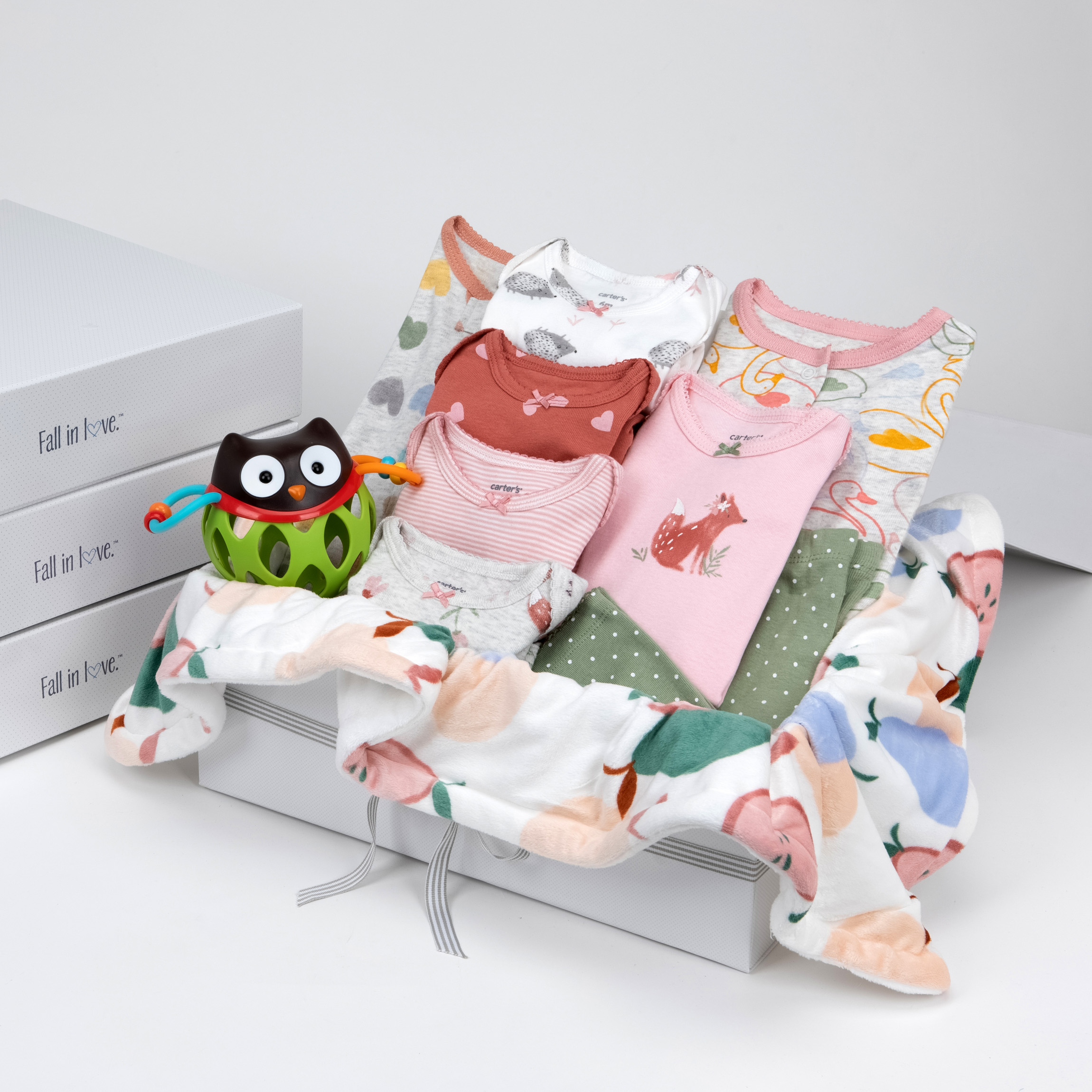 Новая коллекция зимних подарочных наборов от Carter's и SKIP HOP