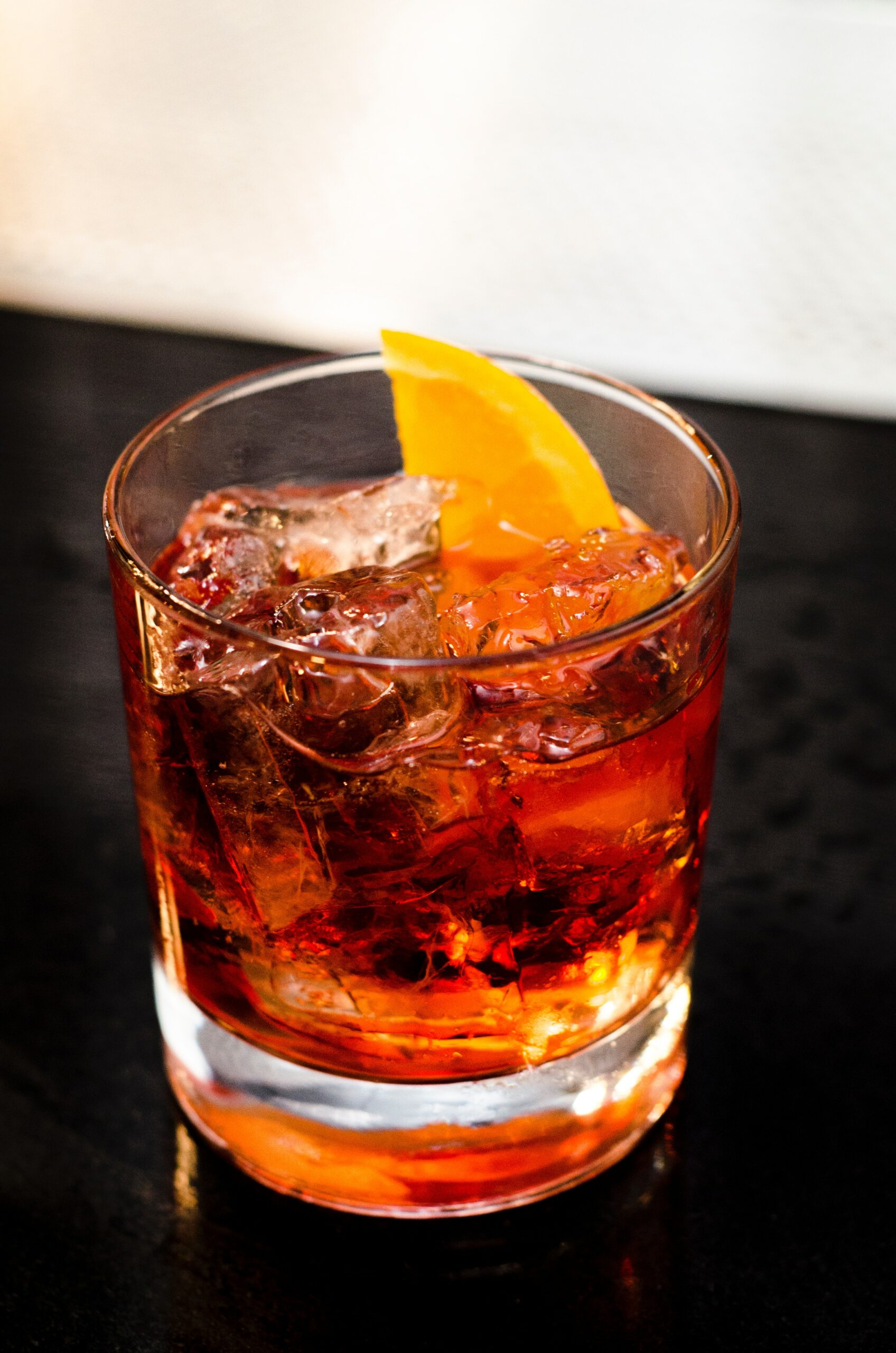 Что такое Negroni Sbagliato с просекко? Вот как приготовить знаменитый в  Интернете коктейль - Лучший женский журнал